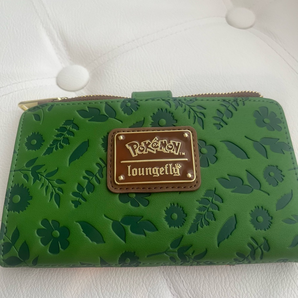 Loungefly x Pokémon Flying Eevee Flap Wallet - Picture 2 of 5
